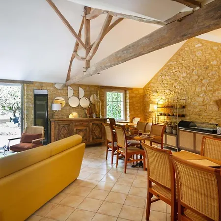 Le Clos Vallis לינה וארוחת בוקר 3*