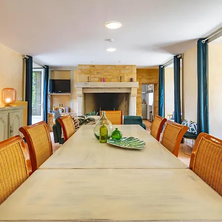 Le Clos Vallis לינה וארוחת בוקר 3*